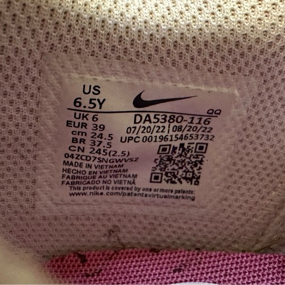 NIKE SNEAKERS (GIRLS SIZE 6.5 OR WOMEN SIZE 8) - Picture 4 of 4